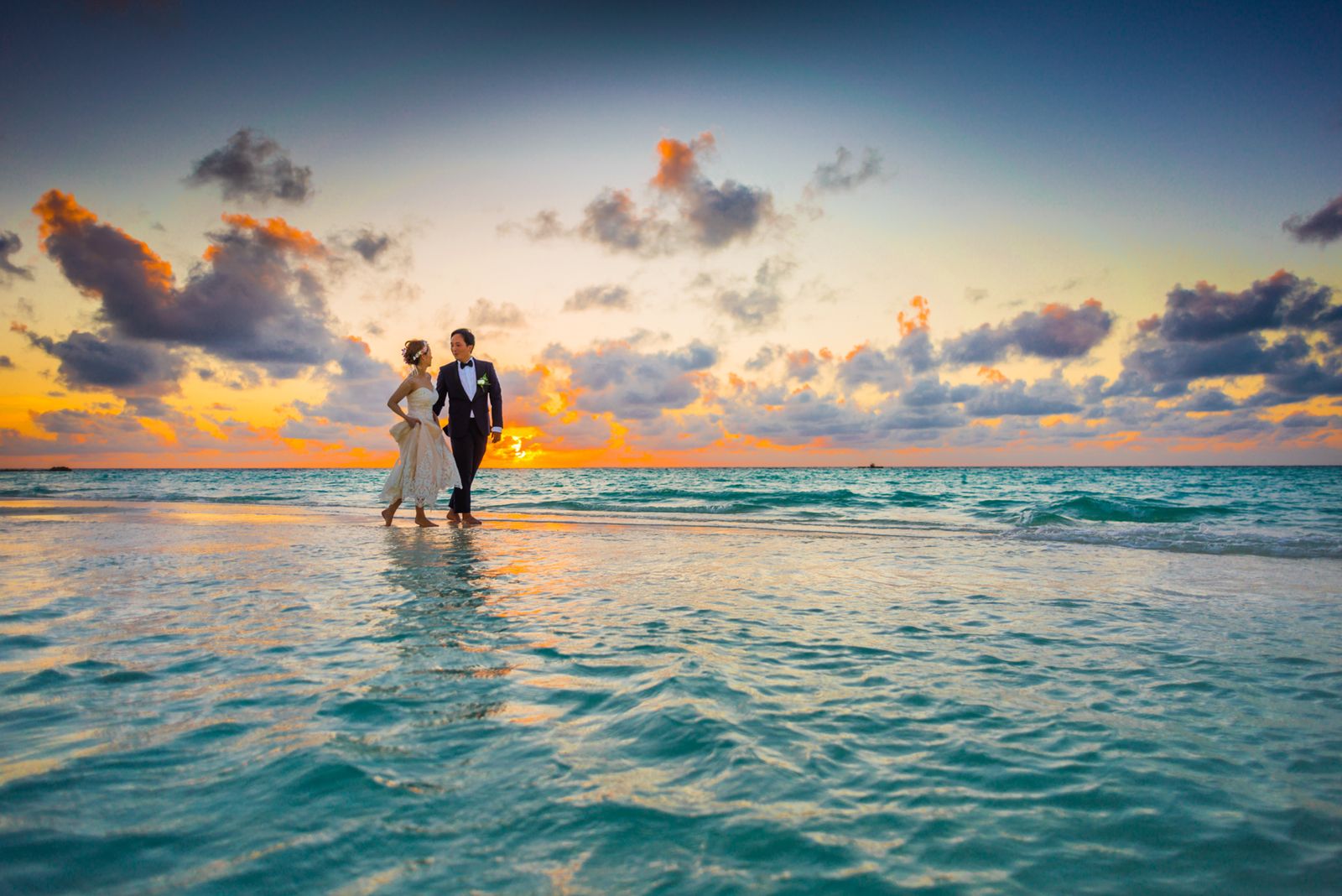 Pareja feliz con su boda organizada